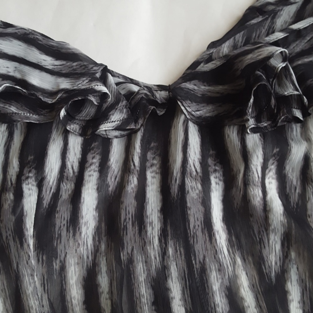 Womens Shear Short Sleeve Ruffled Blouse 1X - Picture 4 of 4